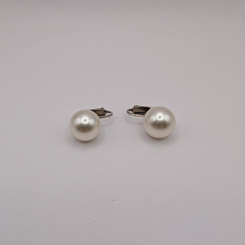 Vintage Richelieu Signed Faux Pearl‎ Clip On Earrings Silver Tone Round Classic